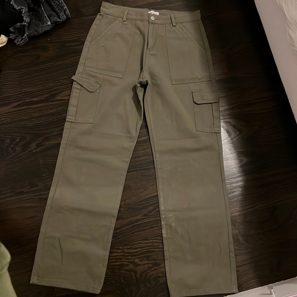 Super down olive green cargo pants size medium
